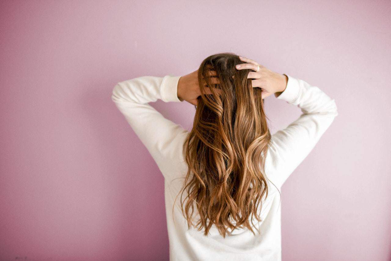 Marzysz o pięknych i lśniących włosach? Sprawdź, jaka odżywka do włosów będzie dla Ciebie najlepsza