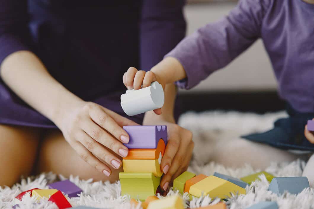 Jak klocki konstrukcyjne Meli Stik wspomagają rozwój wyobraźni przestrzennej u dzieci?