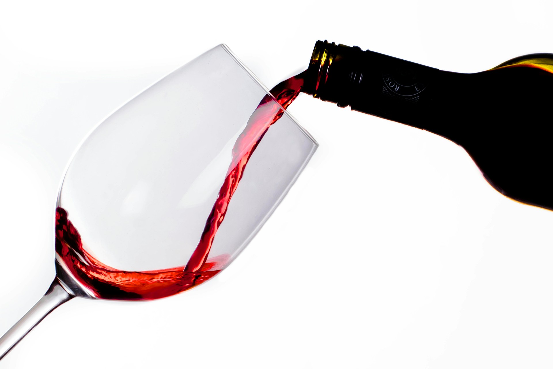 Odkrywając tajemnice produkcji wina malinowego – proces od owocu do butelki